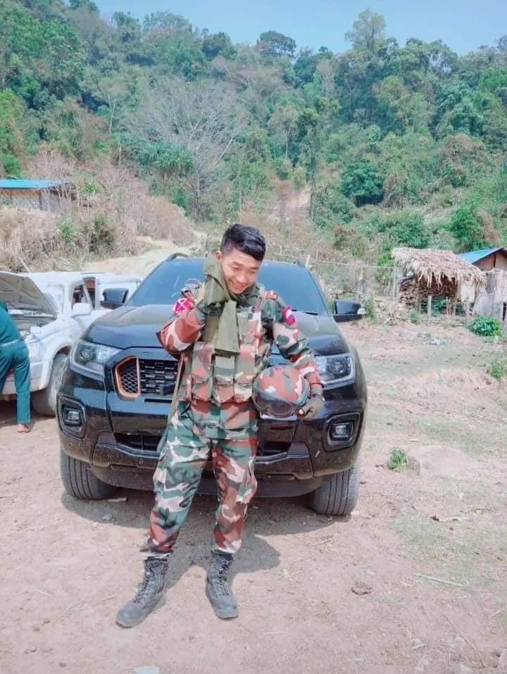 beeniesu's tweet photo. Shwegu, Kachin State: May our fallen hero, KIA comrade Naw Htoo Aung rest in power who sacrificed his life on Jul9, protesting Myanmar citizens during armed conflict against Fascist Military. #WhatsHappeningInMyanmar #July10Coup https://t.co/7BOZIk6tmN