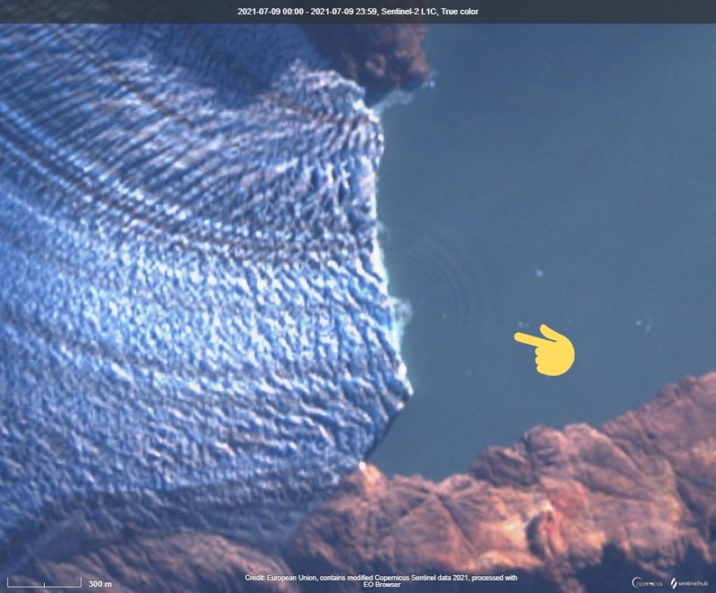 ShuntaroHata's tweet photo. I found calving-generated tsunami waves on satellite imagery!
I didn't care about it until now ...
Isn't that unusual? https://t.co/WqcedbhBU4