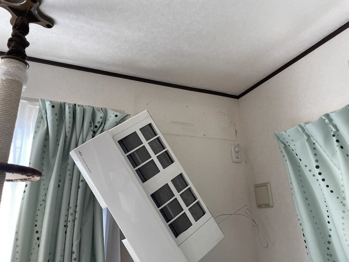 この暑さには耐えきれぬ。人間だけではないエアコンまでもが・・・。