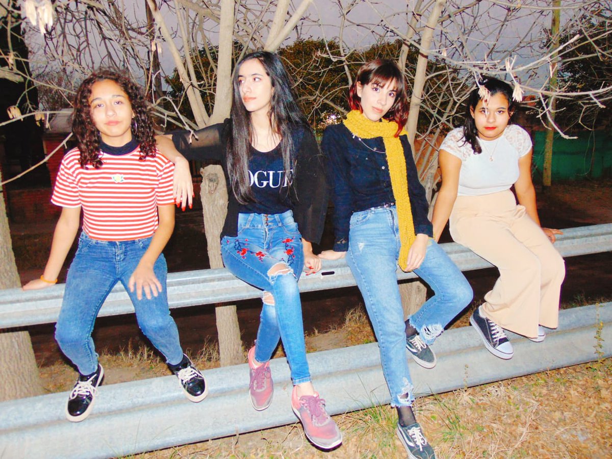 mjxbts_77's tweet photo. No somos modelos, pero puedo decir que ellas son las más hermosas de mi mundo 🌎💫 https://t.co/wF2ceDIF2x