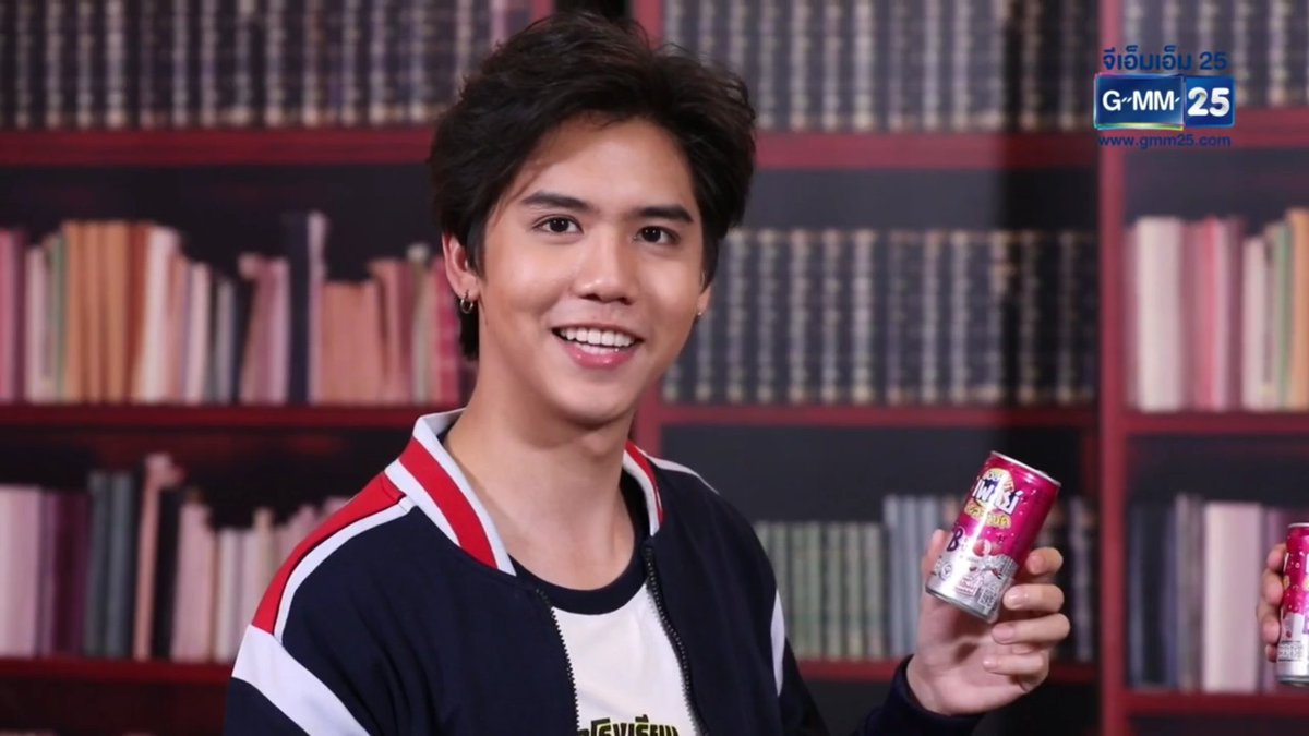 haritfanclub's tweet photo. #ESTPLAY พรีเซนเตอร์หล่อบอกต่อด้วย
#ssingss #张翊昕 #ซิงหฤษฎ์
#รถโรงเรียนSchoolRangers
#estPLAYJellyShake #estPLAYPlusB
#เอสเพลย์เยลลี่เชค #เอสเพลย์วิตามินบี https://t.co/vuURMM6QVL