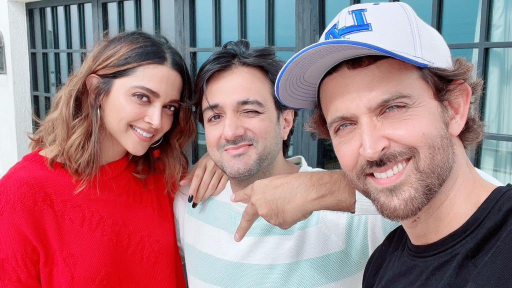 MovieMirchiCo's tweet photo. #HrithikRoshan, #DeepikaPadukone and #SiddharthAnand met over lunch today and discussed their upcoming collaboration, #Fighter, which is touted to be India's First Aerial Franchise. Filming begins in 2022, as #Sid is currently working on #Pathan. https://t.co/zCyAhiv8DB