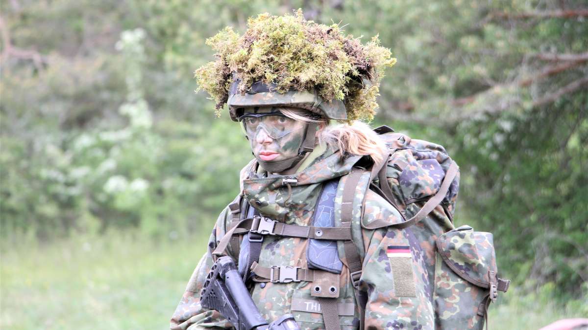 bundeswehrInfo's tweet image. #ICYMI: Unter dem Motto „Dein Jahr für Deutschland“ bildet die Bundeswehr seit April dieses Jahres in einem #Pilotprojekt Freiwillige für den #Heimatschutz aus. Nach der #Grundausbildung folgt jetzt die Spezialausbildung. 👉 bundeswehr.de/de/organisatio…