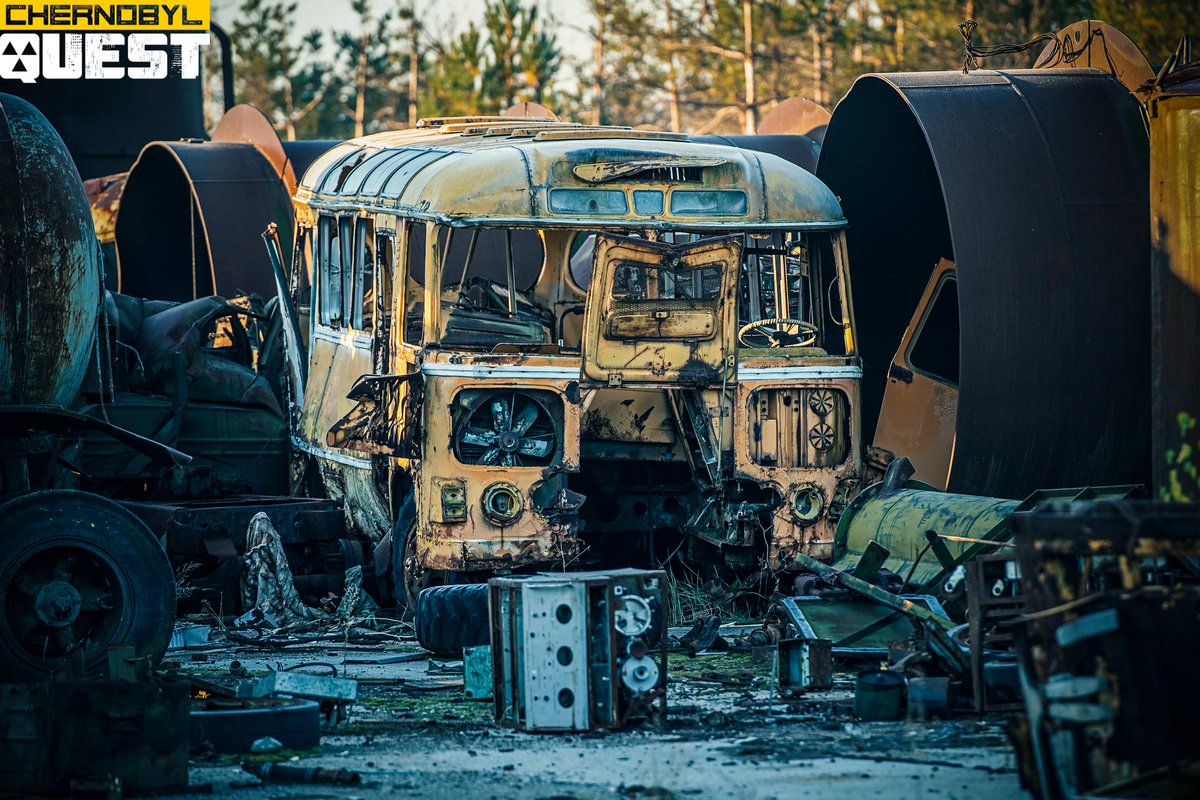 ChernobylQ's tweet photo. В Україні є особливе місце, – могильник техніки в Чорнобилі, у якого своя болюча історія. Побачити трагічну пам'ятку можна в Зоні відчуження – туристам, які приїхали в місто Прип'ять і інші покинуті місця.

При ліквідації аварії на ЧАЕС використовувалося… https://t.co/RD1qFQAUhH https://t.co/Ipklxrklch