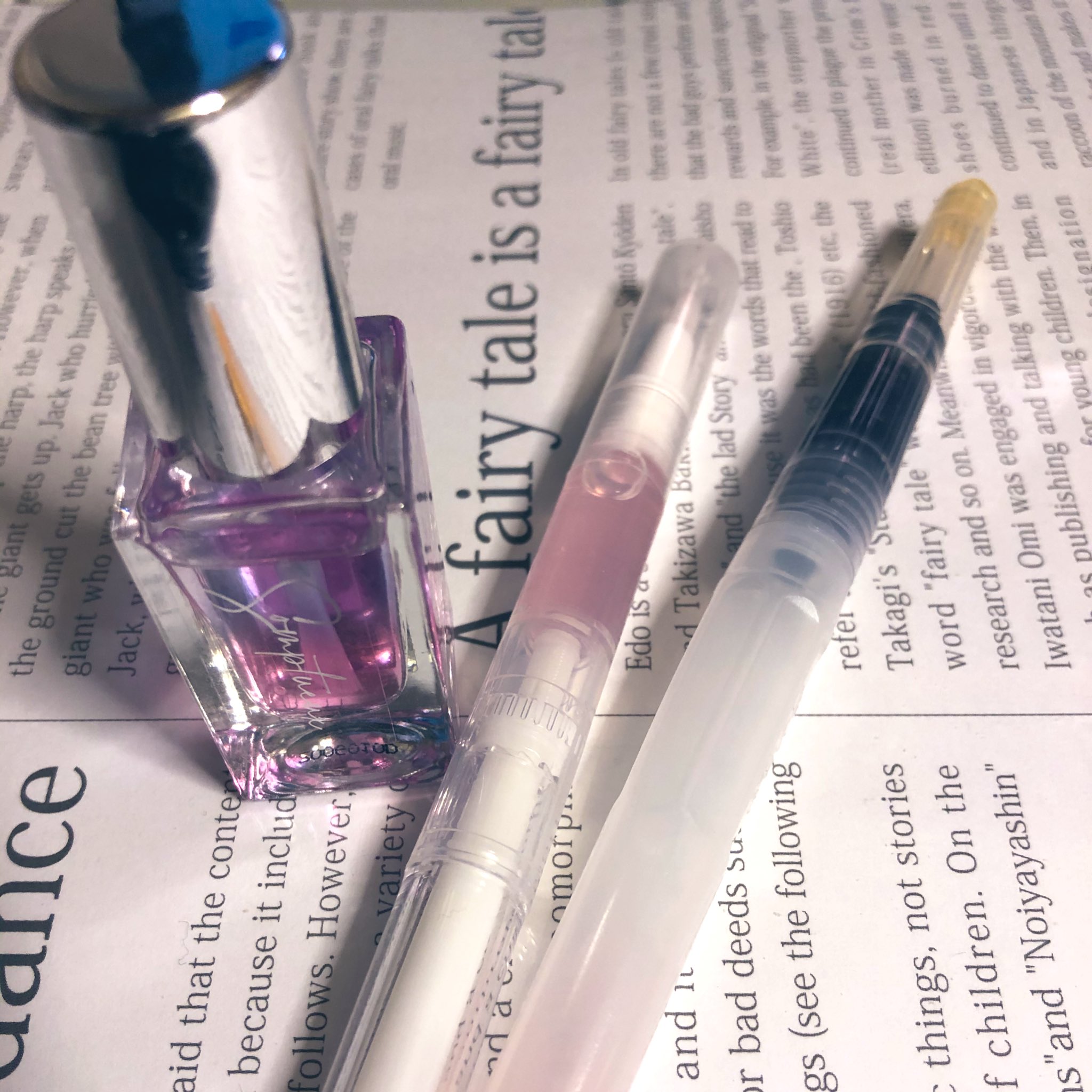 紫音 ダイソーのネイルオイル と ペンタイプに詰め替えた物と ペンタイプの詰め替え容器が届くまで間に合わせて使ってた水筆 水で乳化させてもずっとベタベタするけど 爪の透明感持続はピカイチでは 今のメイン利用はこれ T Co U8f25drkpr