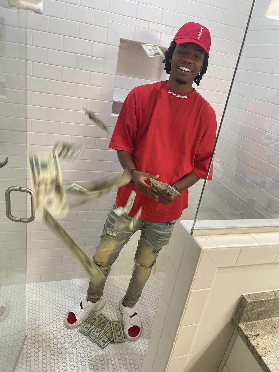 I do not know my alphabet I’m rocking vvs’s 
🥶
Buy palm angel hoping I can get my path to heaven🕊