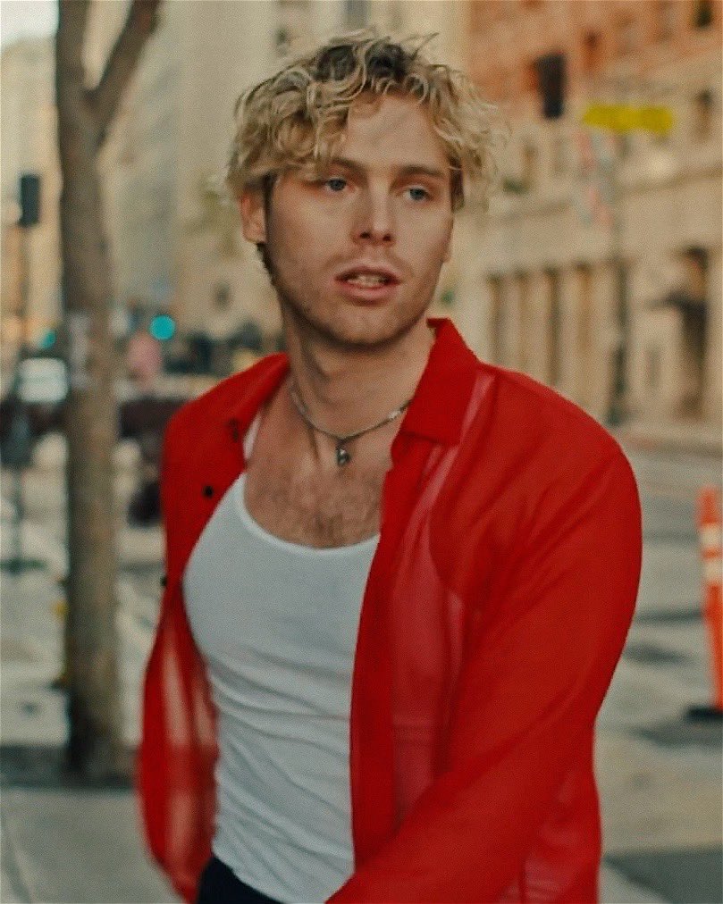 G00DYE4RS_'s tweet photo. Starting Line by Luke Hemmings
A thread ❤
#LukeHemmings #STARTINGLINEOFFICIALMV #StartingLine https://t.co/a1XC1u5PLx