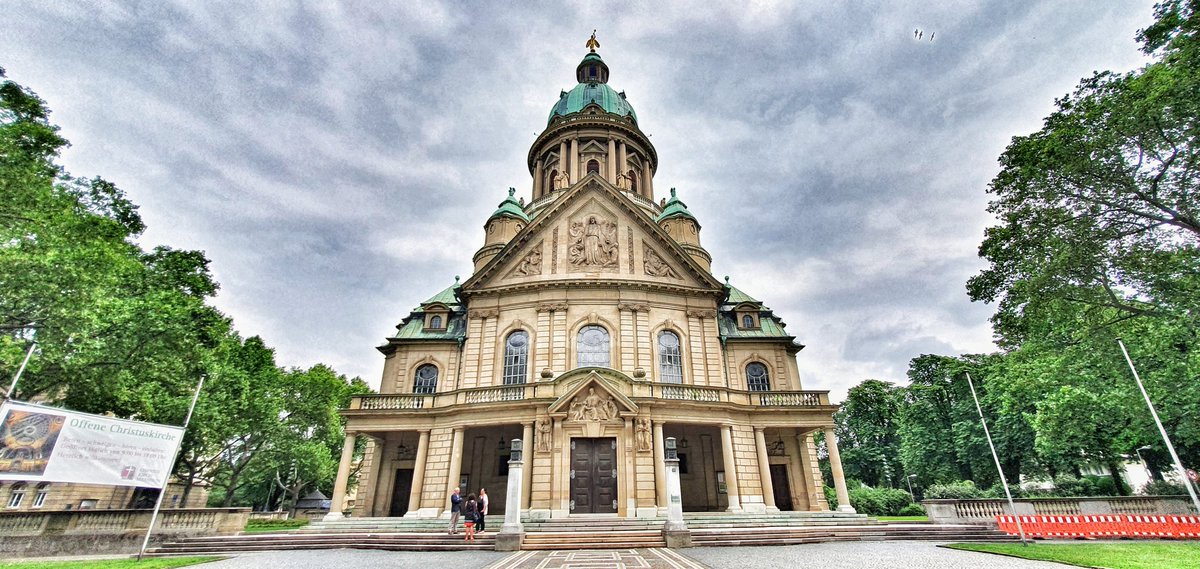 Werbung| Auf architekTOUR durch #Mannheim. Meine Hotspots vom ersten Tag:
✳ Mannheimer Schloss - das zweitgrößte Barockschloss nach Versailles 
✳ Wasserturm - das Wahrzeichen der Stadt
✳ Christuskirche - imposante Kirche im Villenviertel
#visitmannheim <a href="/quadratestadt/">Quadratestadt</a>