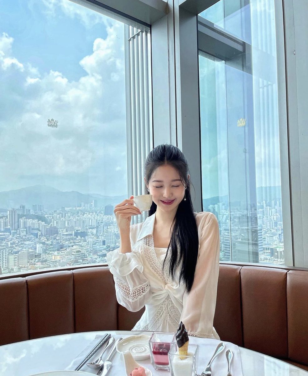 wonyoungpy's tweet image. 📸 | 21.07.10

El brunch siempre me hace feliz ☕️🍽

#장원영 #ウォニョン #JangWonyoung #Wonyoung #원영