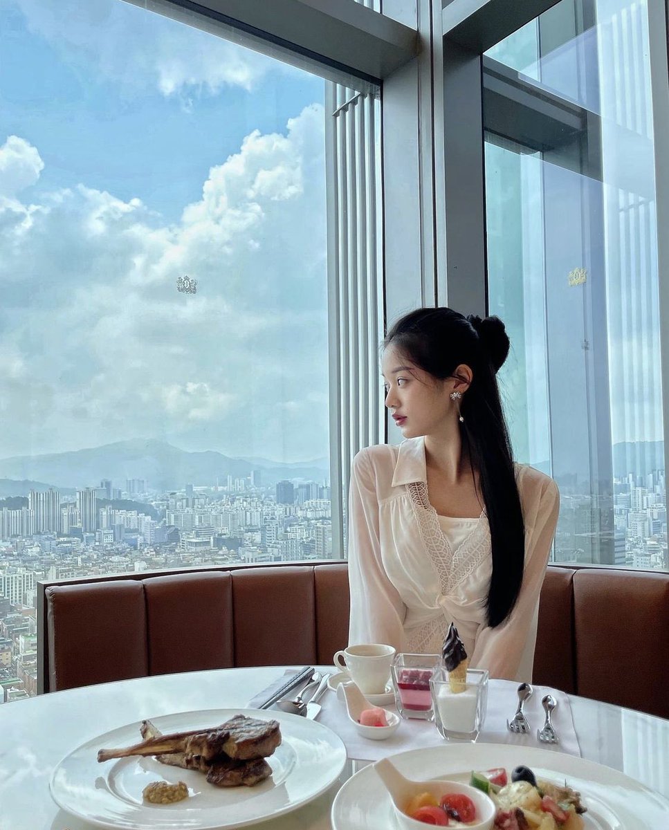 wonyoungpy's tweet image. 📸 | 21.07.10

El brunch siempre me hace feliz ☕️🍽

#장원영 #ウォニョン #JangWonyoung #Wonyoung #원영