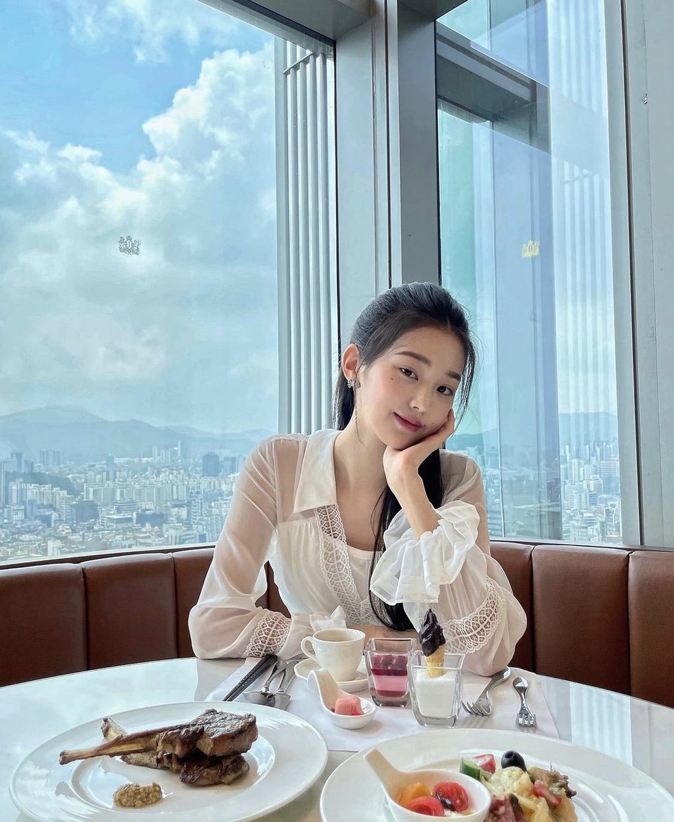 wonyoungpy's tweet image. 📸 | 21.07.10

El brunch siempre me hace feliz ☕️🍽

#장원영 #ウォニョン #JangWonyoung #Wonyoung #원영