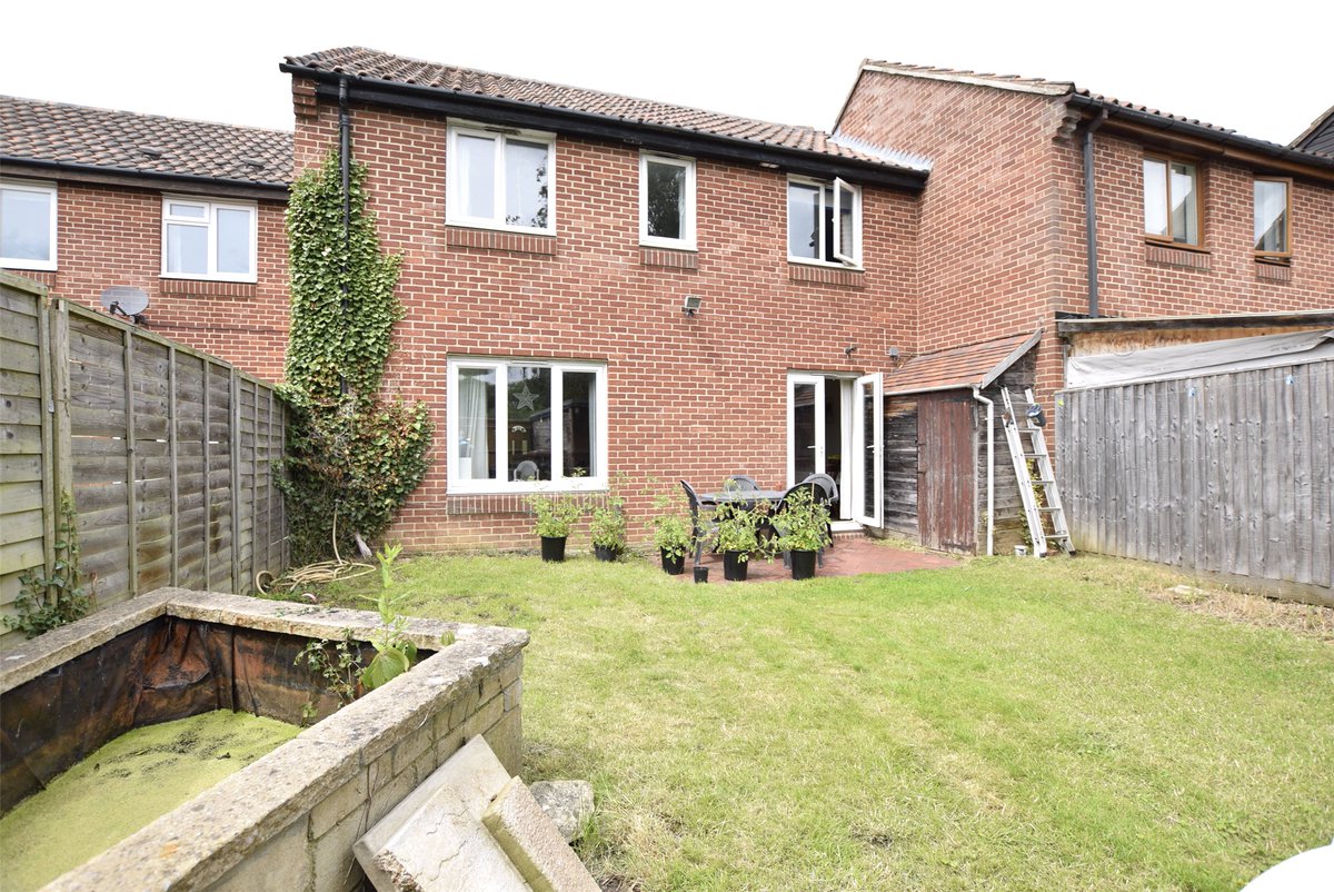 Just launched today.  Book a viewing to appreciate the space this property offers #storage #privategarden #ForSale #property #newtomarket #abingdon