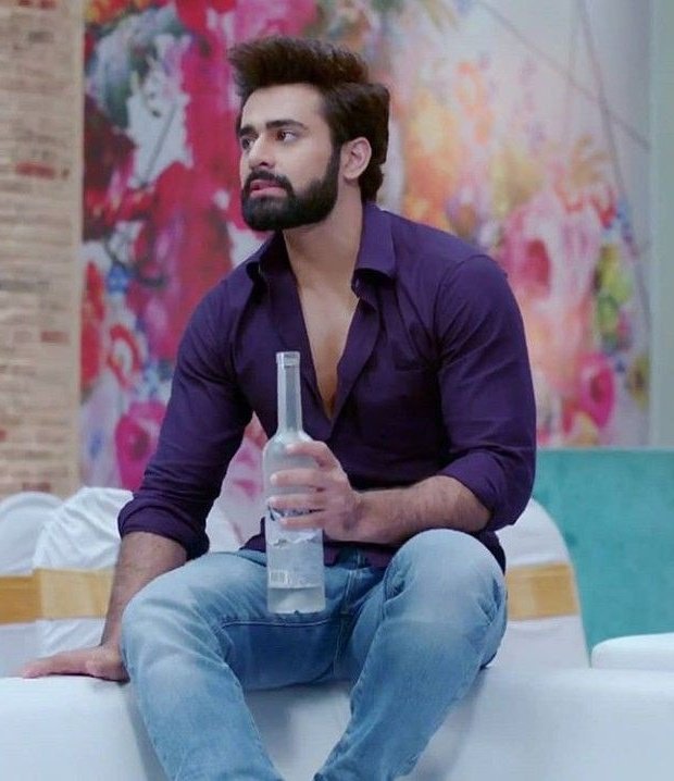 fc_pearlvpuri's tweet photo. It's Daru 😂😂and it was very very very serious relasionsheep
HAPPY BIRTHDAY PEARL
#PearlVPuri https://t.co/OGtf4N3yoK
