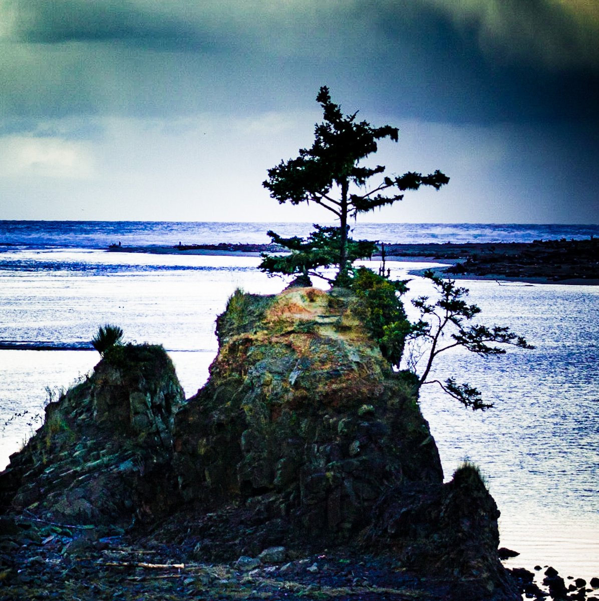 Siletz Bay
Lincoln City, Oregon 

#landscapephotography #pnwphotography #pnwlife #oregoncoast #pacificocean #lincolncity #oregonphotography #fujifilmx100f