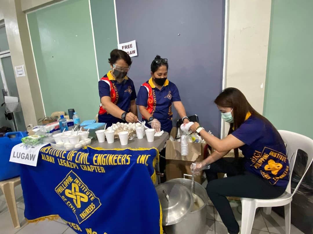 PICEBUSC's tweet photo. LOOK: The Philippine Institute of Civil Engineers Albay-Legazpi Chapter had a Free Lugaw booth for those who were vaccinated earlier at Legazpi City Convention Center. https://t.co/NuZgcwwIN6