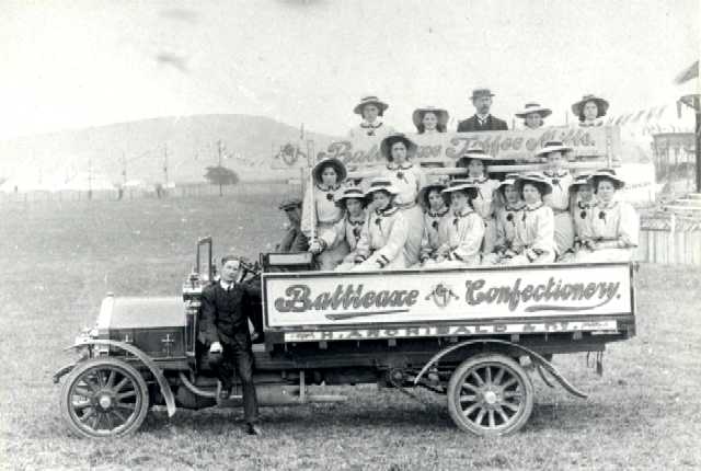 NL_Heritage's tweet image. Staff of Archibald's Battleaxe Confectionery Works, Wishaw climb aboard the Company charabanc to attend an outing to Lanark Air Display. The Company's renowned toffee and jams no doubt received a sales boost among the 250,000 crowd, 6 - 13 August, 1910
. #ARAScot
#ArchiveHoliday