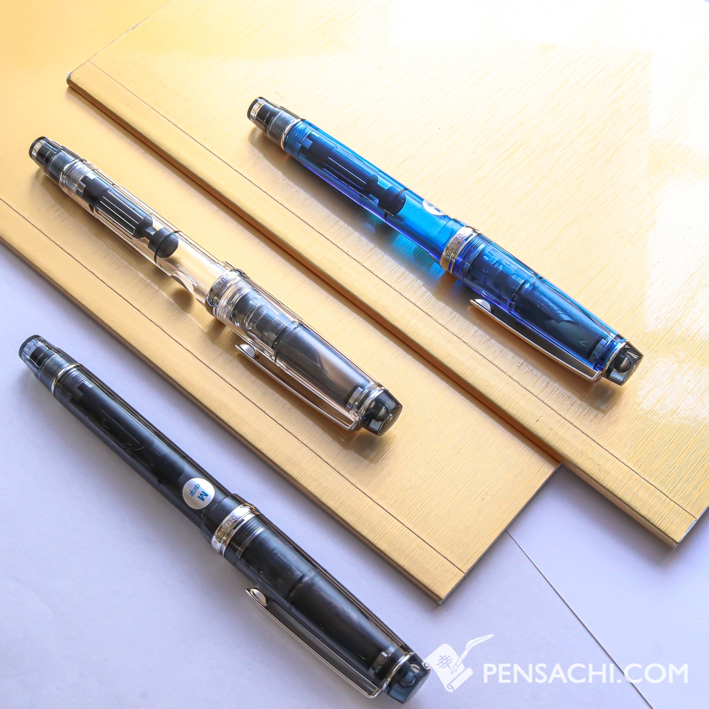 pen_sachi's tweet image. A little simplicity on a Thursday (in Japan 😁)! ⁠
Do you enjoy looking at these Pilot Custom Heritage 92 as much as we do? 🙋‍♂️⁠ Which color out of the three is your favorite? 💖
That piston filler though, amirite?⁠

#92 #customheritage92 #pistonfiller #CH92