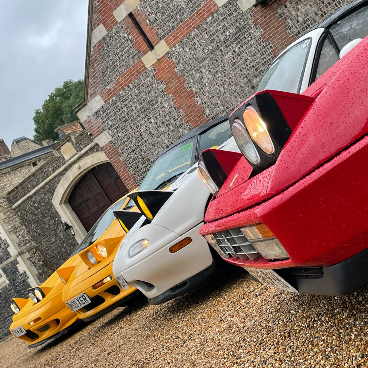 Pop ups are the best! Charity Photo shoot reliving the 90’s!! #teddybearrun #ferrari #mazda #lotus #elan #esprit #eunos #miata #mx5
