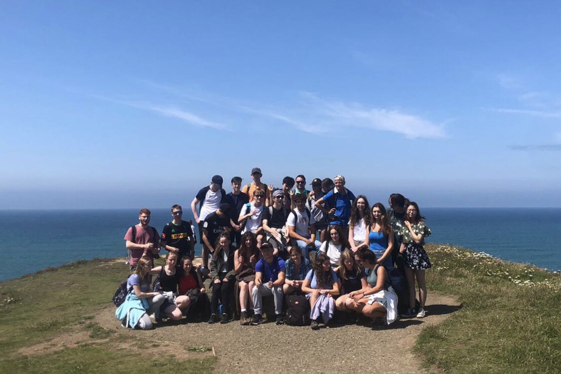 gabbot_news's tweet image. What a fab bunch #geographyrocks 🌍
