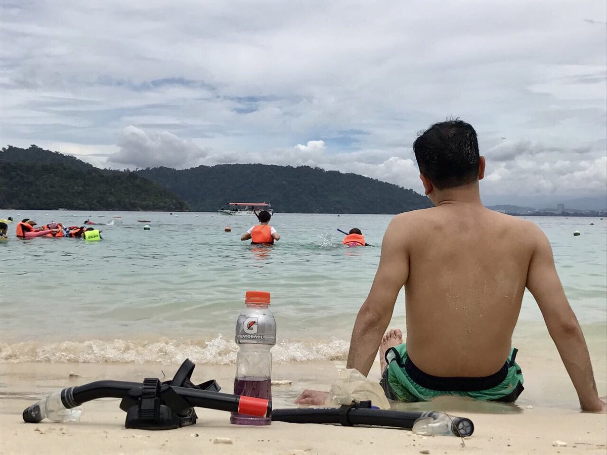 sabrisalleh71's tweet photo. “Hey beach, long time no sea 🏖 “
#beach
#throwback #missingholidays #sabah https://t.co/Kwo7GNicx0