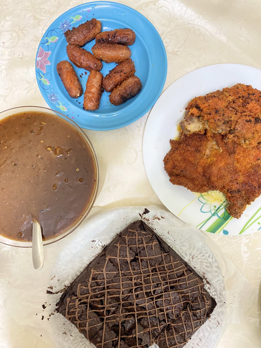 faezahana's tweet photo. Weekend dinner is all about food,
From brownies kedut, Jadi brownies bubble.. derhaka sikit pada resepi camni la
#makantime https://t.co/ZVaHr2OSkb