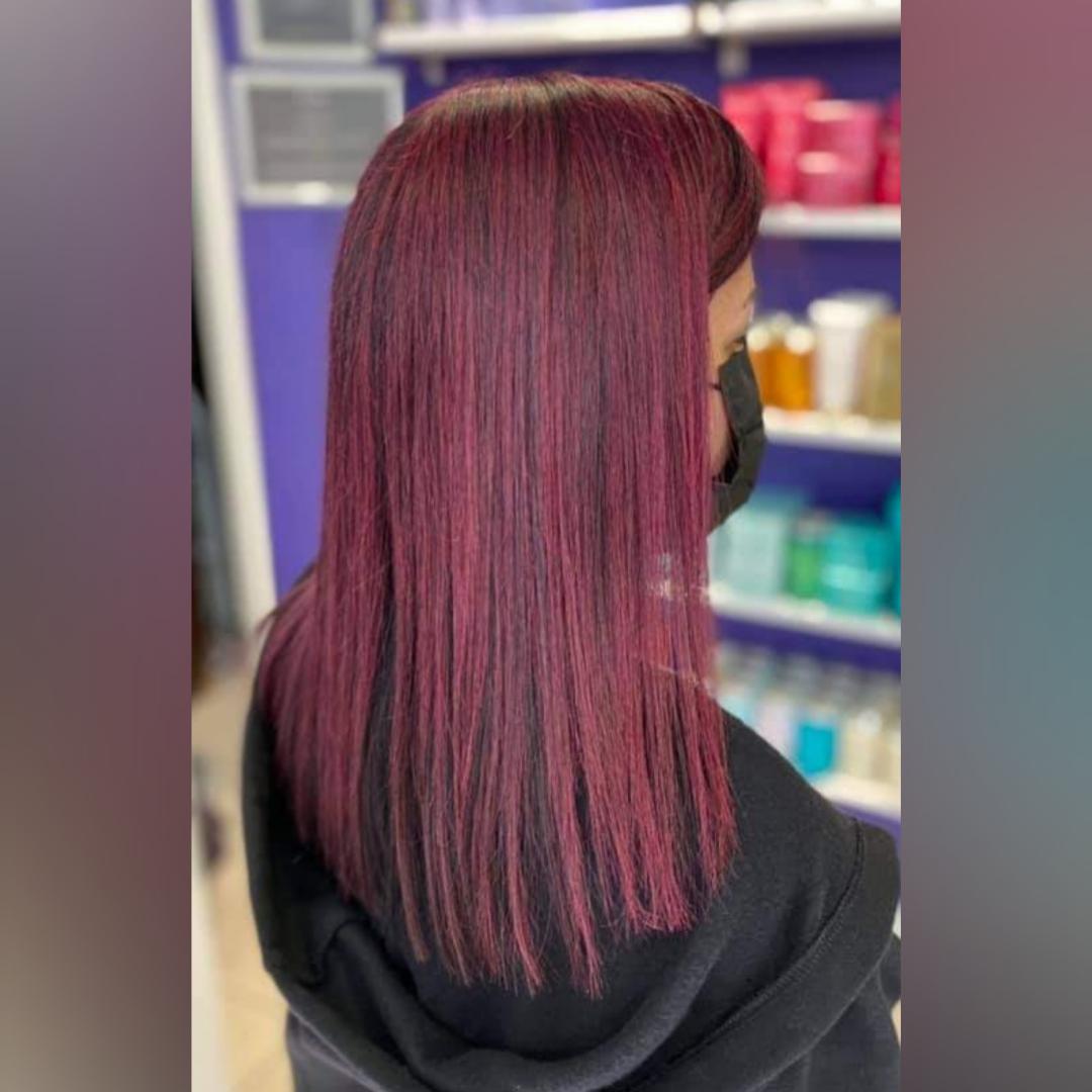 corahairbeauty's tweet photo. โ๏ธ Set the right tone with head turning highlights
Highlighted hair isnโt just for blondes, #MasterColourExpert, Kim shows how!
@corahairbeauty #wellalove #raspberryhair #birminghamcitycentre #highlightedhair #redhair #hairdressersbirmingham @GWABirmingham @ShoppingInBham https://t.co/gP703ZfcTR