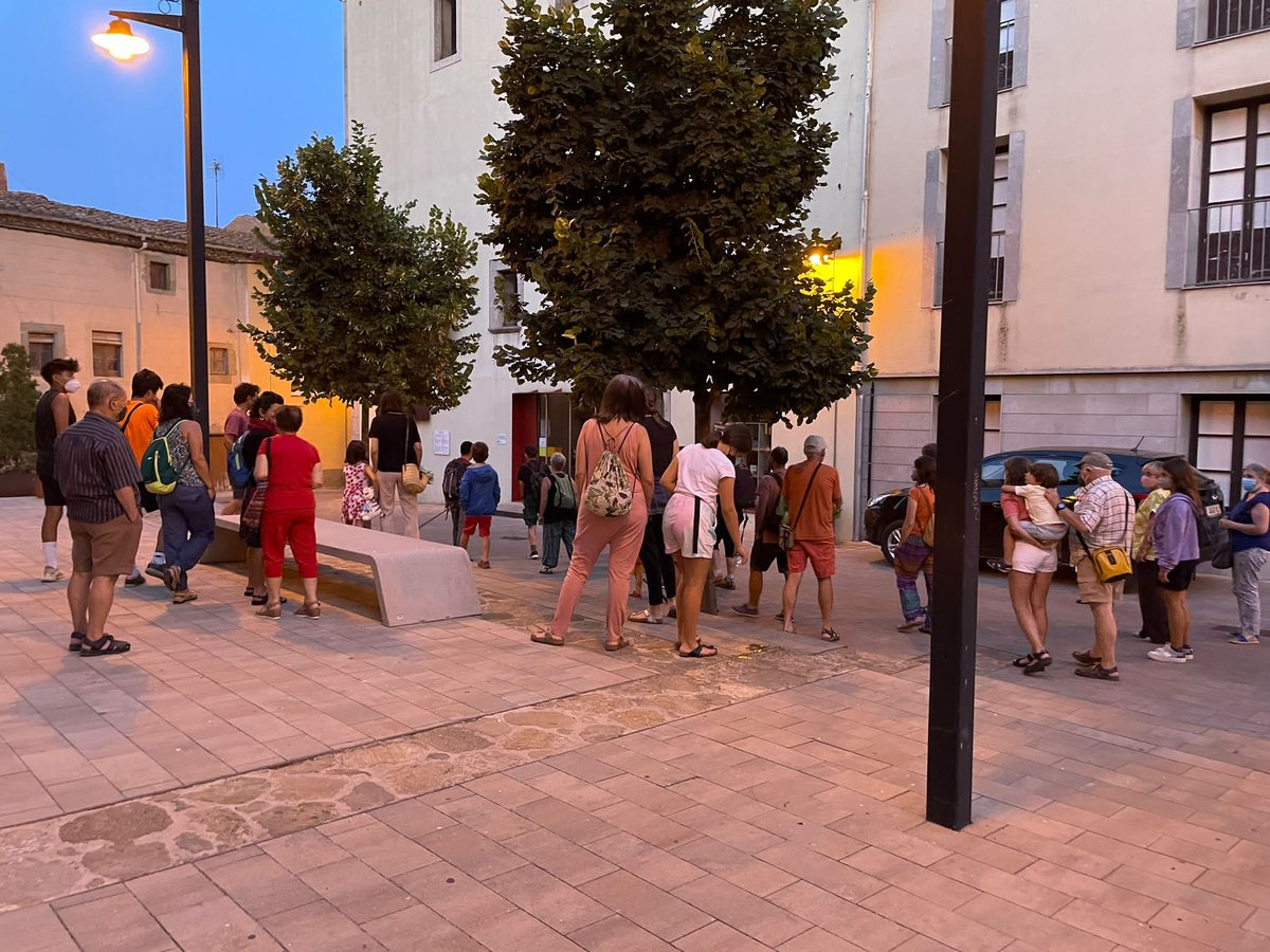 ajverges's tweet photo. Us deixem algunes fotografies de la xerrada i sortida sobre les #cuquesdellum, que va tenir lloc ahir divendres 9J a la Sala Polivalent de #Verges i a diferents indrets del poble.
Volem donar les gràcies a tots els assistents i al @CucadeLlumCat_ per aquesta bonica iniciativa. https://t.co/SxB3JzPE4o