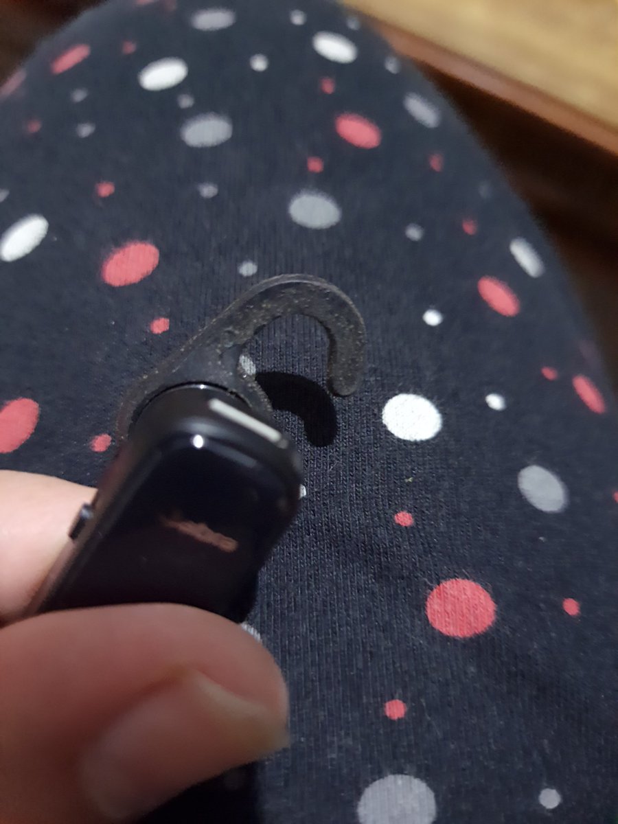 arora_avisha's tweet photo. @TataCLiQ @TataCLiQCare
Seriously? Sending wrong and damaged/used products! First 2 orders, both gone horribly worng. Some stupid alaram delivered in place of speakers and Bluetooth headset full of scratches and used/dirty earloop 🤮 https://t.co/XyGJhGcZSt