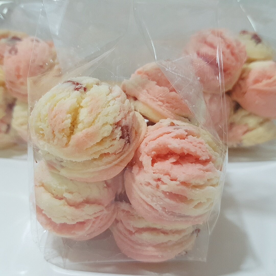peckjaew's tweet photo. บ.นุชปิดมา3เดือนแล้ว ขอมาโพสต์บ่อยหน่อยน๊า

"คุ้กกี้🍓ครีมชีส"  
"คุ้กกี้🍫ครีมชีส"

ซอฟคุ้กกี้เนื้อนุ่ม หอม อร่อย รสชาติเข้มข้น ใช้วัตถุดิบพรีเมียมเกรด อบใหม่ๆค่ะ
ถุงละ 55  ค่าส่ง 35

#เป๊กผลิตโชค
#ตลาดนุช 
ฝากนุชรีด้วยค่าขอบคุณค่า 🙏 https://t.co/wcXtn1hf4w