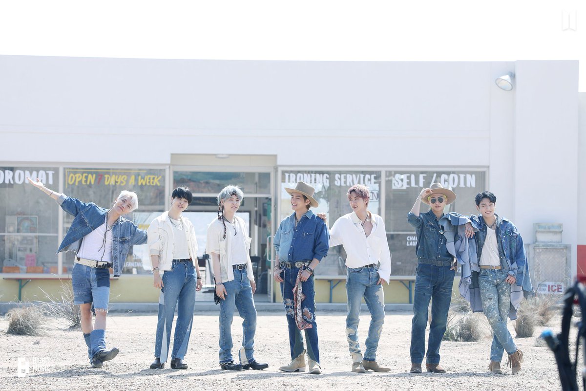 taesilkyyy's tweet photo. I can't even begin to describe how much you guys have changed my life. Thank you for the wonderful songs, for being so warm, understanding and kind. But most of all, thank you for being YOU. Thank you for breaking stereotypes. 
BTS is 7.
BTS is the standard.
Ily♡
#ThankYouBTS https://t.co/A2C9tFtnPS