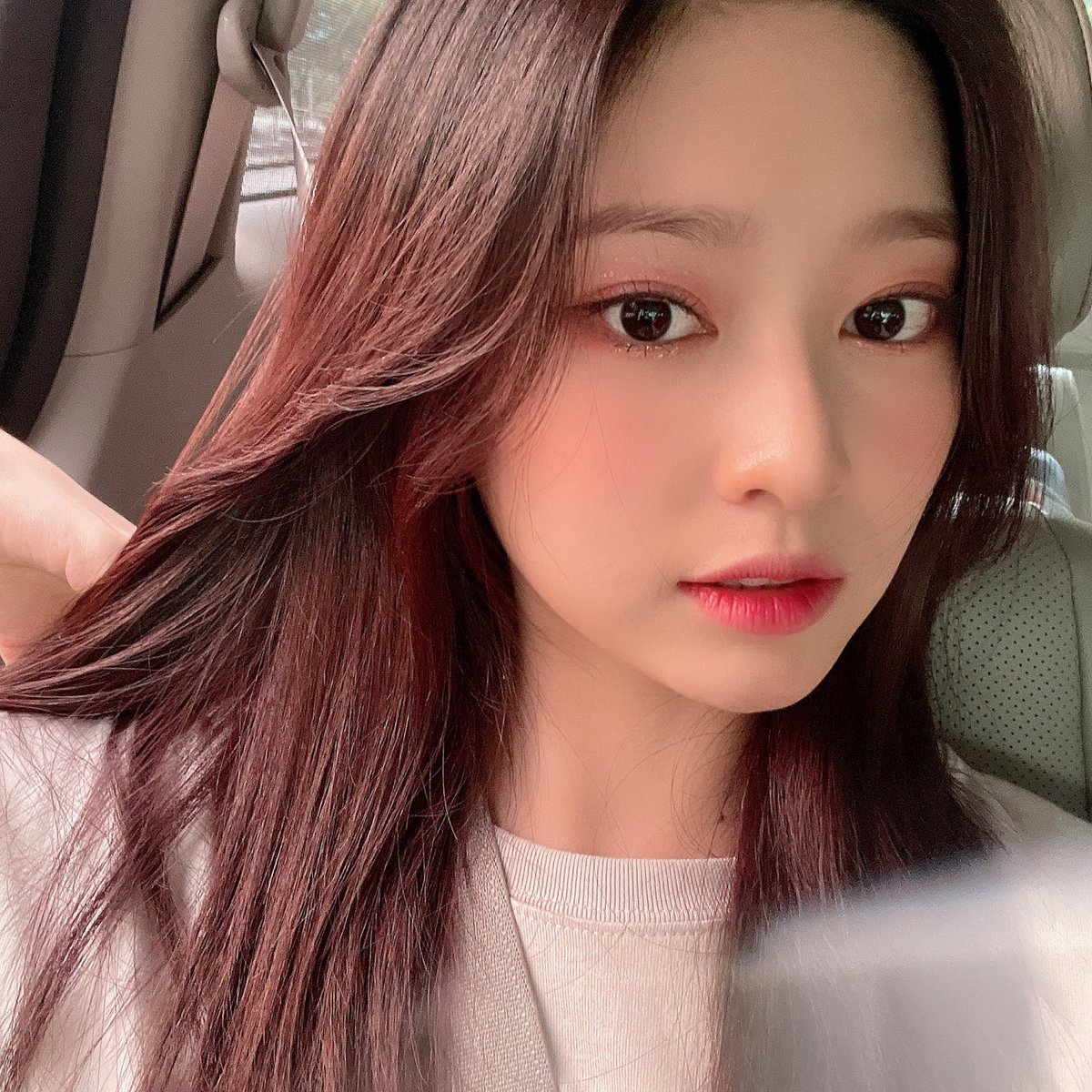 urbanwent_twt's tweet photo. [#김민주]

퇴근할 때 비 올 줄 알았는데 아직 안왔네용! 
음중 잘 봤어요?! 
오늘도 토요일을 함께해서 행복했어요😌
열심히 달렸더니 배고프네요! 
이번 주말엔 집에서 요리해보는 거 어떨까요?! 
저 사실 요즘 요리가 재밌어요ㅎㅎ https://t.co/tac6h1P50n
