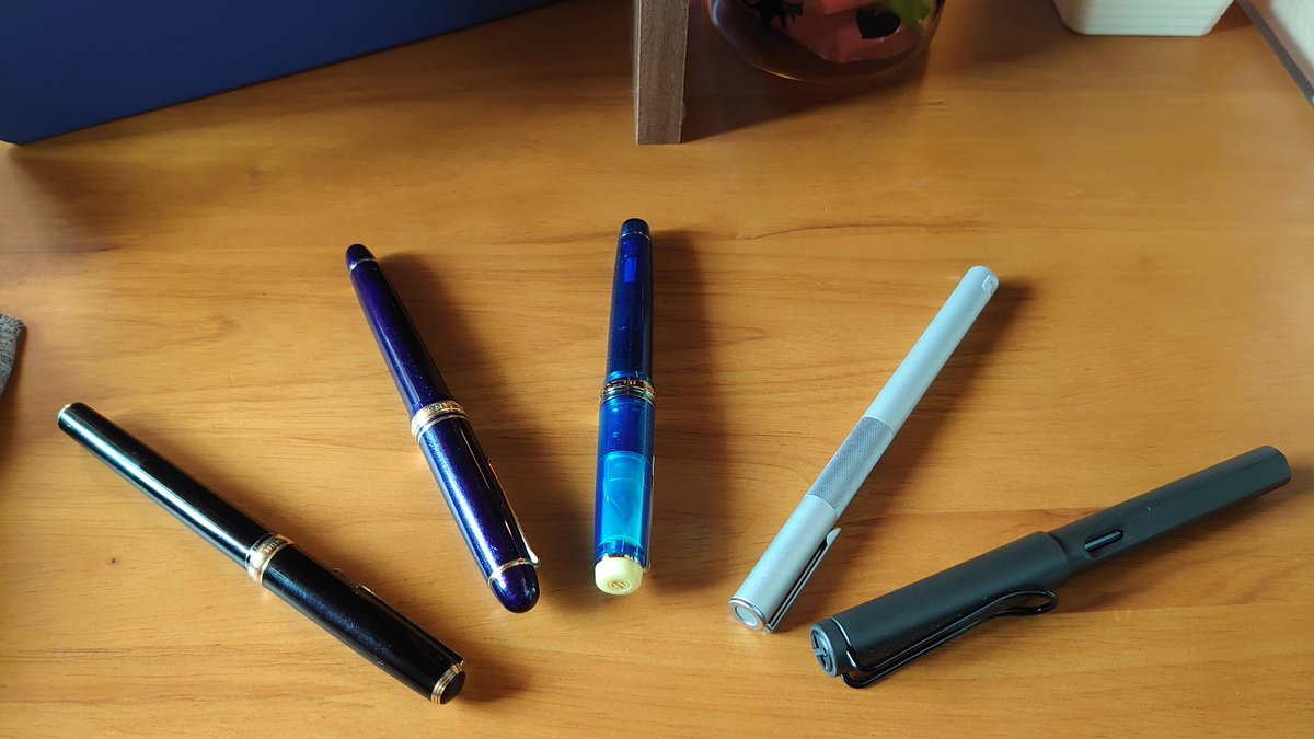 charlie_jp's tweet photo. 帰宅して即、 #kureazure にインクを注入して試し書き
今まで買った万年筆で一番高価ということもありますが、一番書き味が素晴らしかった
万年筆は使い続けないとダメなので手元にある5本で日記をローテーションします
#セーラー万年筆 https://t.co/RVqhocRT1M