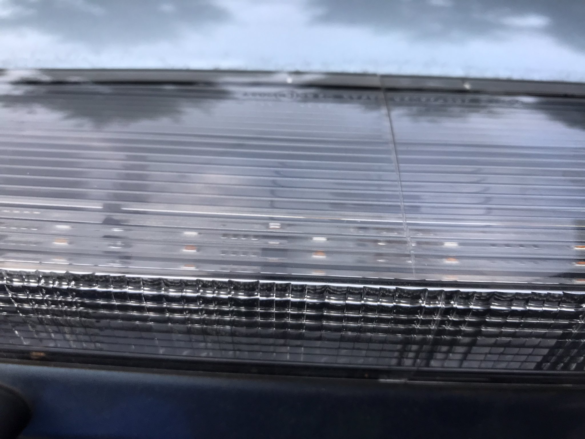 なっしー ヤフオクで中古のセレナ用ハイマウントストップランプをゲット 色はクリアではなくて赤だけど 早速取り付けて 点灯も確認 これで2万ちょっとが5千弱で修理完了 セレナ C26 T Co Iq9tthtruj Twitter