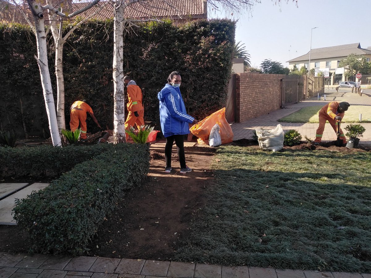 RonewaCreations's tweet photo. Onsite this morning
#Landscaping #Goodmorning #RonewaCreations https://t.co/apY6V8nlvH