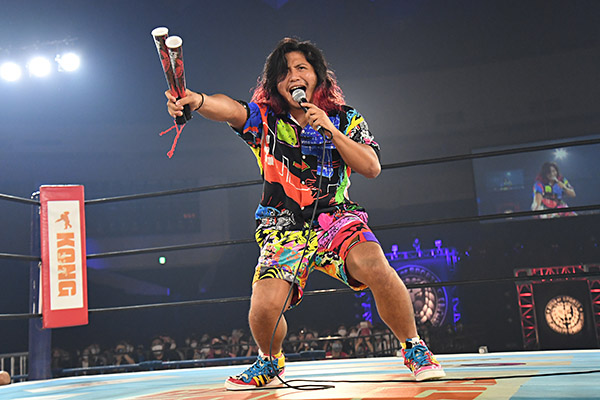 ☆オープニング もはや“前説のお兄さん”!? 高橋ヒロムがまたまた登場