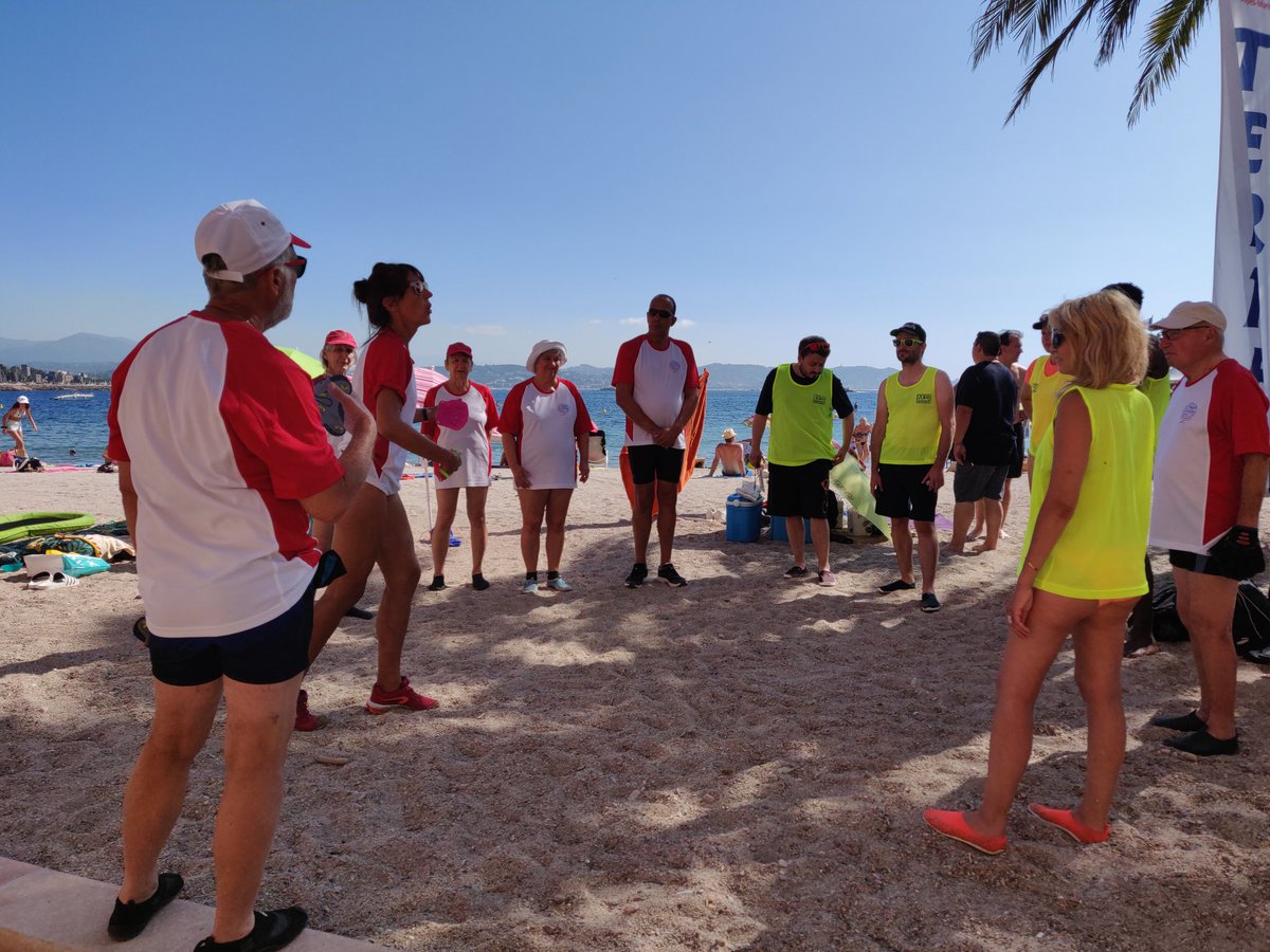 VisitCotedazur's tweet image. On enchaîne avec nos ambassadeurs #CotedAzurFrance une séance de marche aquatique côtière avec l&apos;association TERRE..

Explications et echauffement en amont !

#theoulesurmer #theouletourisme