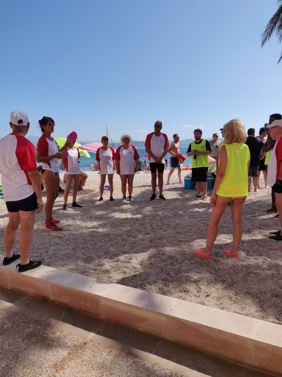 VisitCotedazur's tweet image. On enchaîne avec nos ambassadeurs #CotedAzurFrance une séance de marche aquatique côtière avec l&apos;association TERRE..

Explications et echauffement en amont !

#theoulesurmer #theouletourisme
