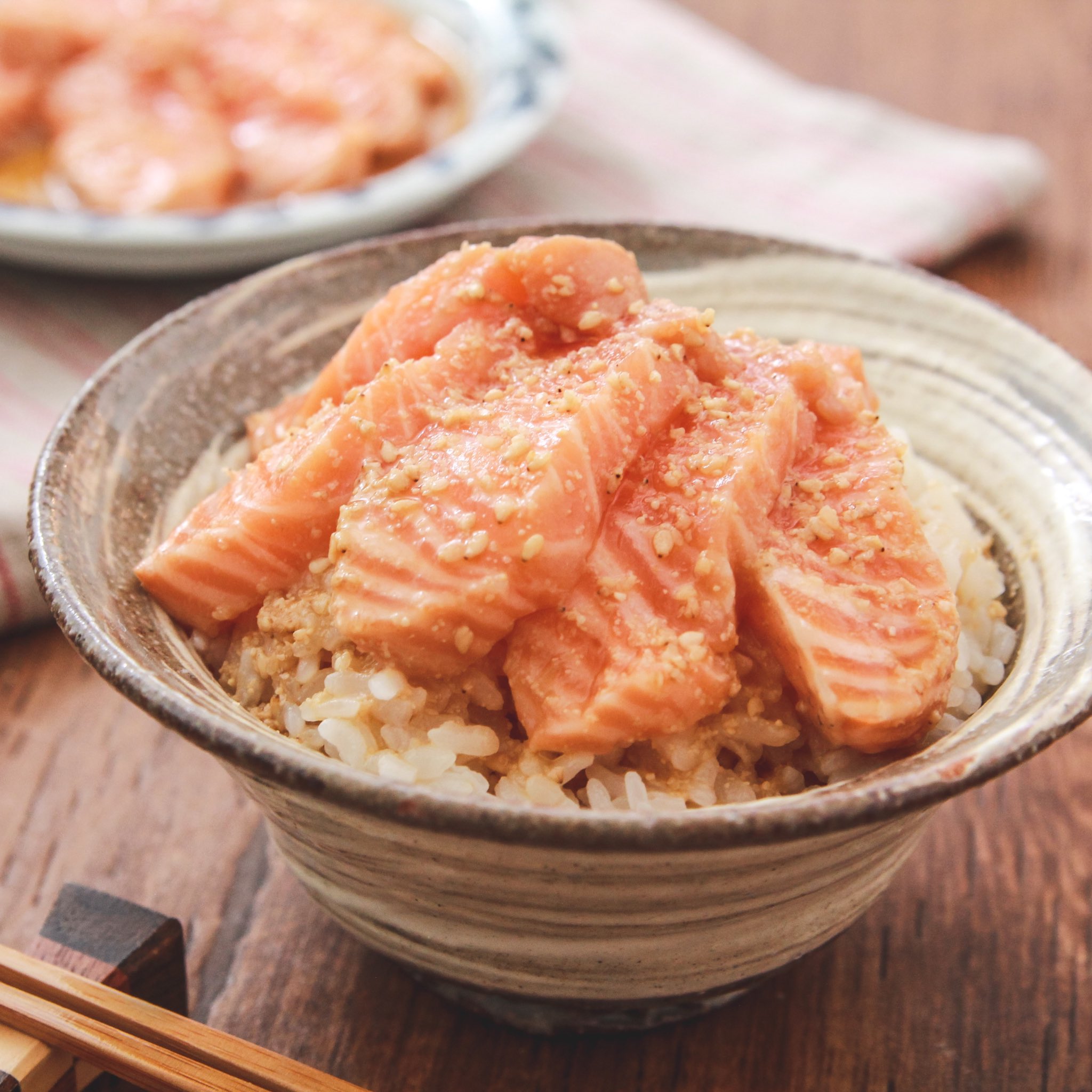 しかない料理のイガゴー 主材料１つでアホになるほどウマい簡単時短レシピ サーモンの刺身はサク買いして漬けにすると旨い これはサク見つけたら迷わず作ってるくらい旨いんですけど ポン酢の絶妙な酸味で夏のつまみに最高 ご飯のお供にも ポン酢大1