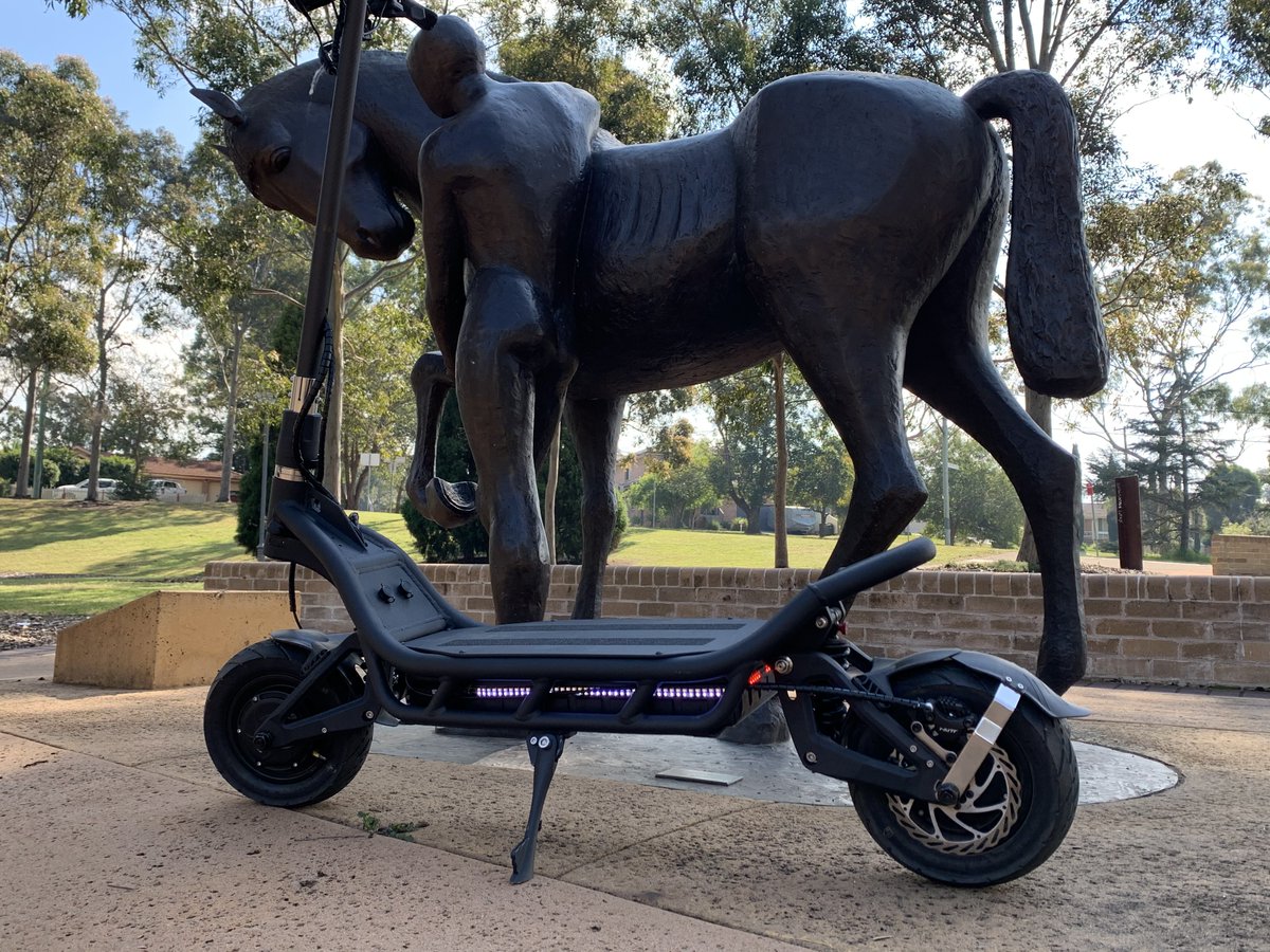 ElectromotionA's tweet photo. He looks like his ready to ditch the horse and jump on the Nami Burn-e. 
Can you blame him?
#electricscooterselfbalancing #electricskate #electricscateboard #electricscooter #ElectroMotion #Namielectricburn https://t.co/idP2jIDAg9