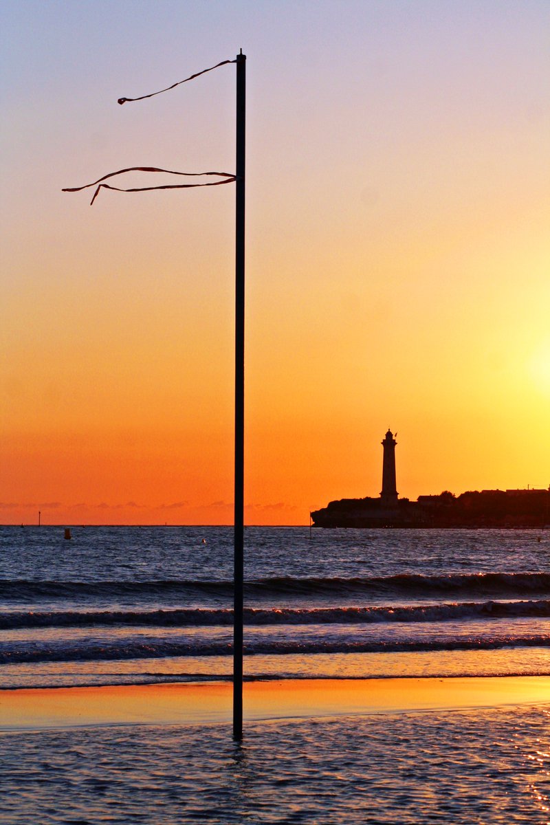 Here is a nice pic from Saint Georges de Didonne beach. Découvrez la plage de St Georges de Didonne. loclilala.com/fr/plage-de-st… #Tourisme #Vacances #locationvacances #gites #vacancesenfrance #vacationrental #bnb #photodujour #charentemaritime #locationsaisonniere #Cannes2021 #beach