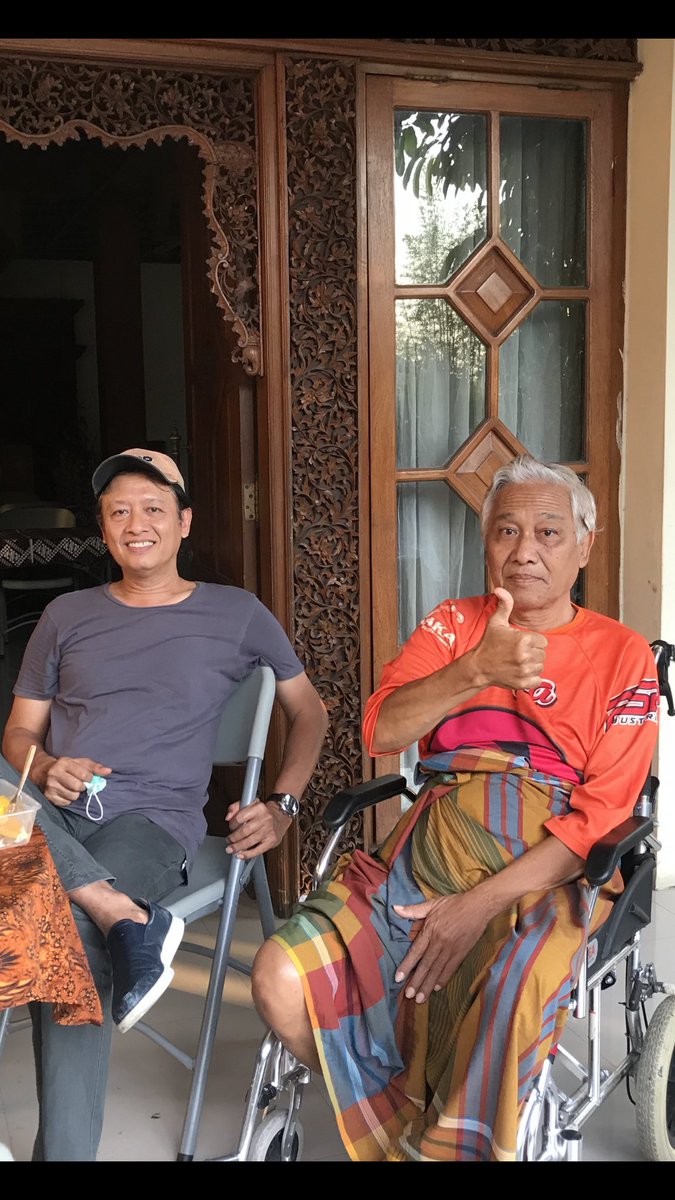 henrysubiakto's tweet photo. Kakak sy Haji. Ferry Astono, td pagi sesak nafas &amp; kesulitan dpt oxygen. Krn memburuk mau dibawa ke RS. Tapi semua RS di Jogja penuh. Baru dpt saat keadaan sdh terlambat. Jam 15.15. dipanggil Allah SWT.  Innalillahi wainna ilaihirojiun. Allahuma Firlahu Warhamhu, Wa’fuanhu. https://t.co/qn8GbrQ8KU