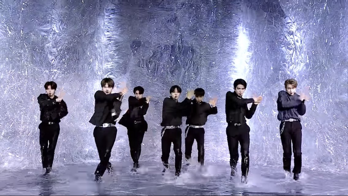 Puppywave Enhypen 엔하이픈 Given Taken Japanese Ver The Music Day T Co 8tgivlz9w5 Youtubeより オール黒衣装のこのステージがカメラワーク含め一番好きかも 全体fancamあればいいのになあ Enhypen Themusicday Given Taken