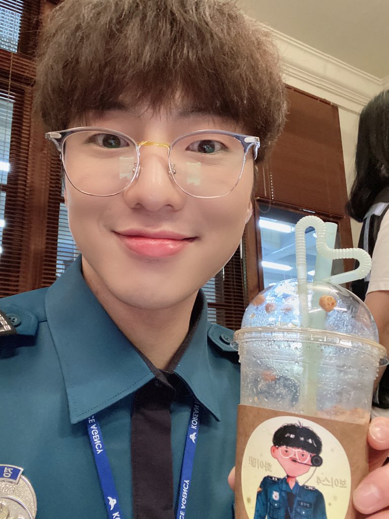 official_yoon_'s tweet photo. 미안해요 ㅠ 오늘은 좀 정신이 없어서 간식차 앞에서는 사진을 못 찍었네요😭 그래도 맛있게 잘 먹었어요 Thank u so much🙏🏻💙 오늘도 우주와 함께 해주세요!! https://t.co/RJUdJ2T0vN