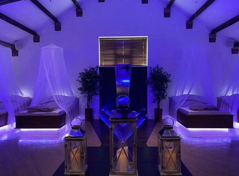 The Twilight Experience 💫
🥂Glass of Prosecco on arrival 
✨Unwind in our candle lit Bistro or Tranquillity Lounge
💆🏼‍♀️Luxurious full body massage 
🥘 Appetising platter in our Bistro 
The Twilight Experience is the 
perfect treat for one person or couples, Absolute bliss 😍 £65pp