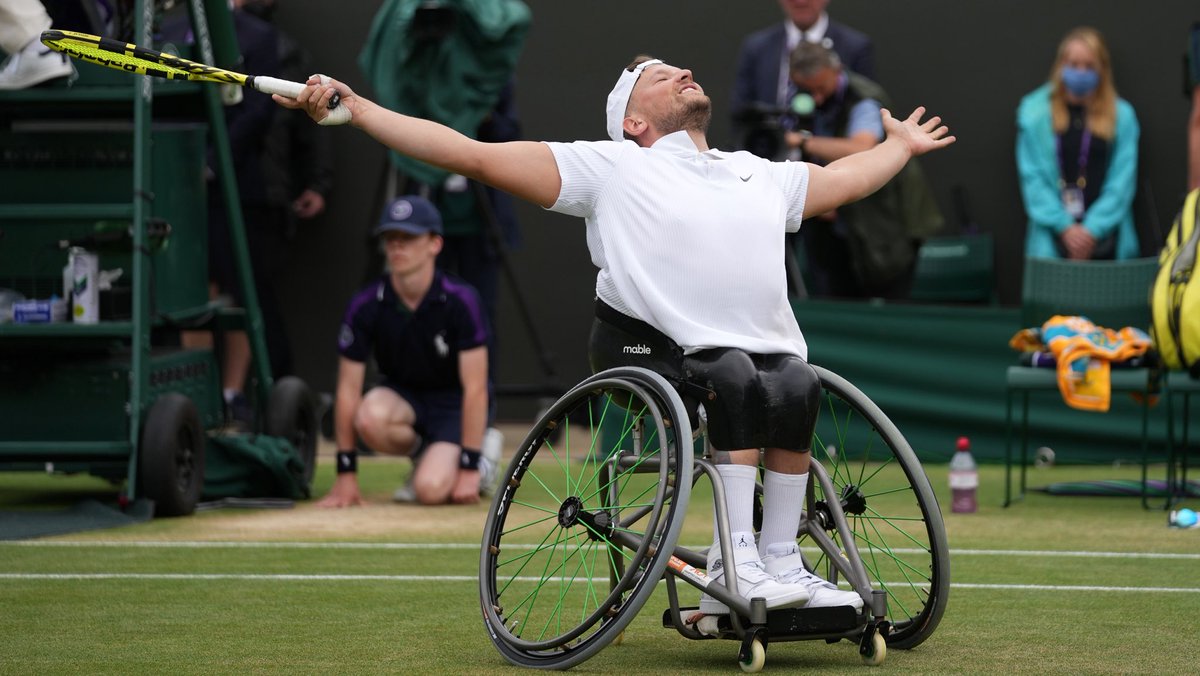 AustralianOpen's tweet photo. 🏆 CHAMPION 🏆

@DylanAlcott defends his #Wimbledon title and lifts his 14th Grand Slam singles trophy. 

Make that three major titles in a row 🤙 https://t.co/SCuI4ANmb2