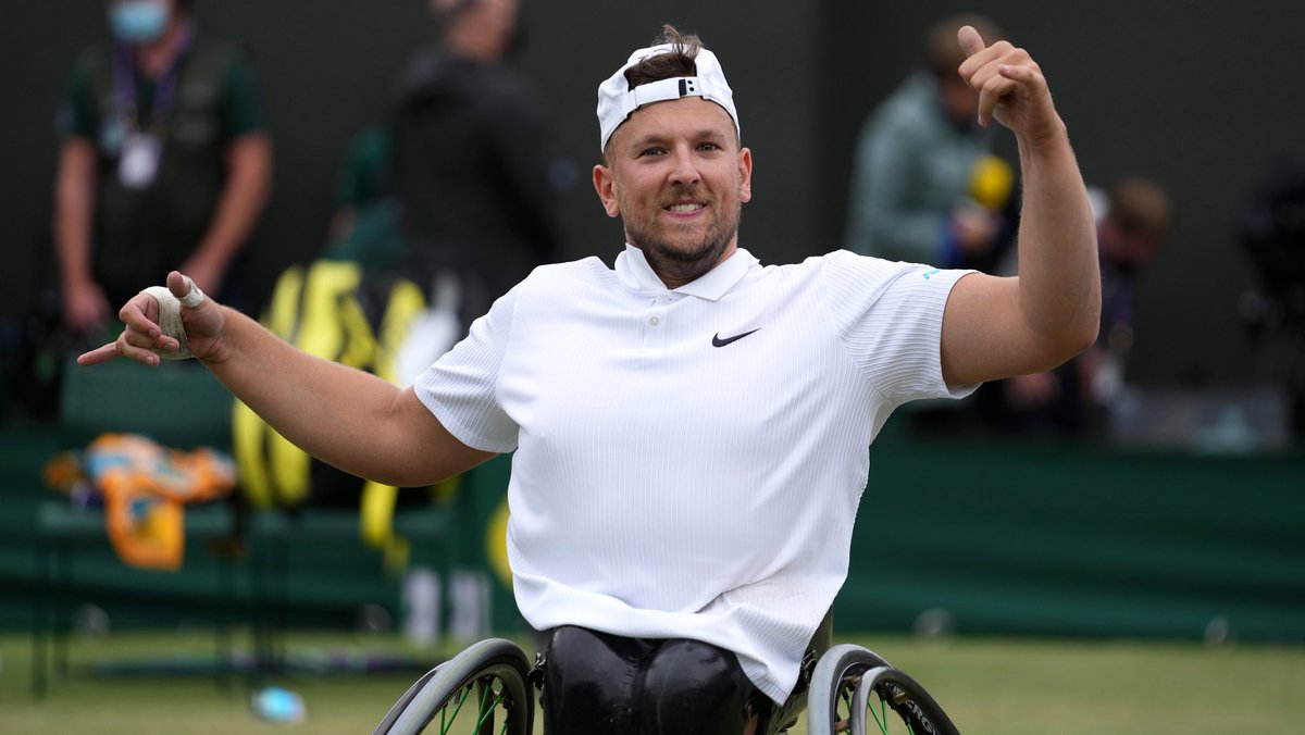 AustralianOpen's tweet photo. 🏆 CHAMPION 🏆

@DylanAlcott defends his #Wimbledon title and lifts his 14th Grand Slam singles trophy. 

Make that three major titles in a row 🤙 https://t.co/SCuI4ANmb2
