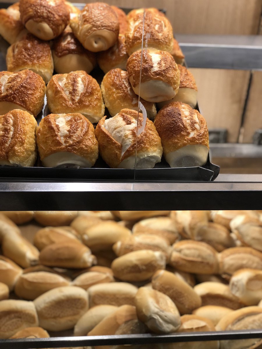 Olliveirakevin's tweet photo. Post para enaltecer o pão nosso de cada dia. Amo os dois, mas sou + #Teamdoce do que #teamsal 🥖❤️ https://t.co/9Jw4QzddIj