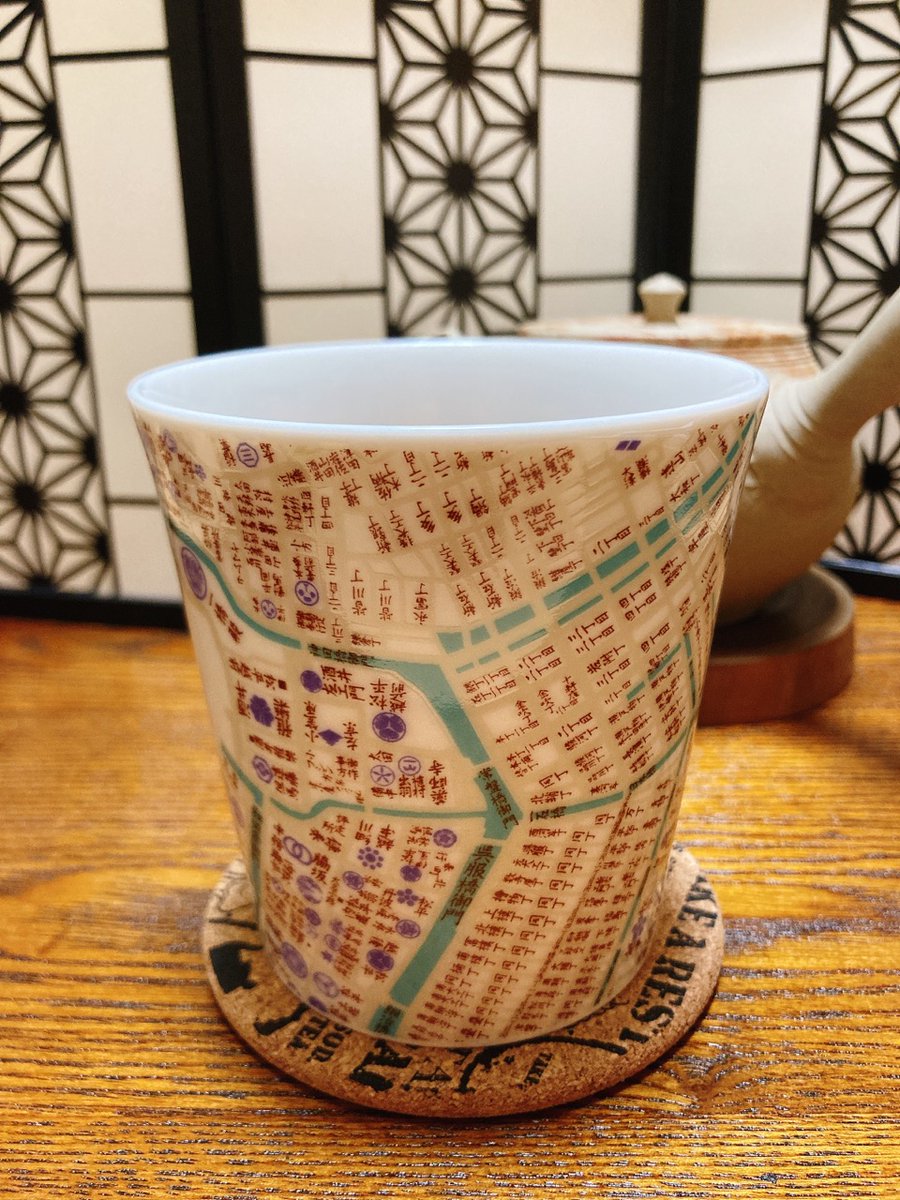 A_Grey's tweet photo. カップは@totemap さんの『江戸古地図』。
実用容量240cc強なので、食事中にたっぷり飲むのにもピッタリ。
所縁?の大名屋敷を探すのもまた愉し https://t.co/tGZbXQNwnRマグカップ/products/mug233 https://t.co/Hvl1yu2i3b