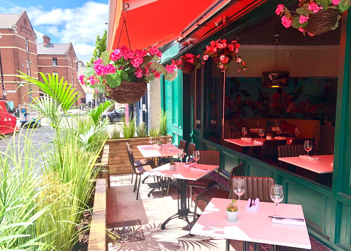Sunny Saturdays in the city! Ideal for outdoor dining . . .
Have a great Glas-y weekend!
And don't forget GlasDeli is open in Ranelagh all weekend too!
glasrestaurant.ie
