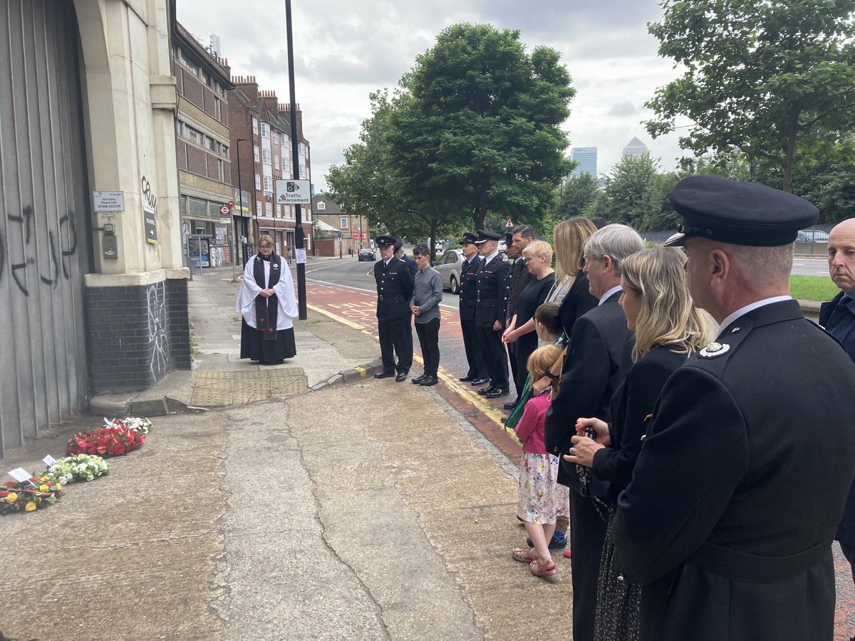 Laying wreaths at Gillender Street.
#WeRemember